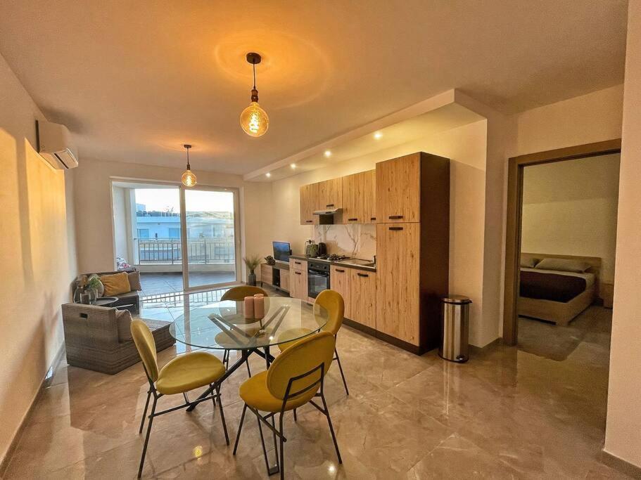 Modern 1 Bedroom Apartment 400M Away From The Sea St. Paul's Bay Exterior foto
